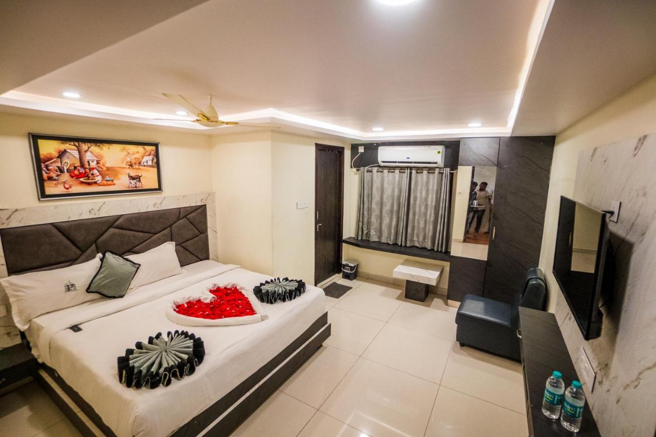 Hotel Parameshwara Luxury Awaits Vijayawāda Eksteriør billede